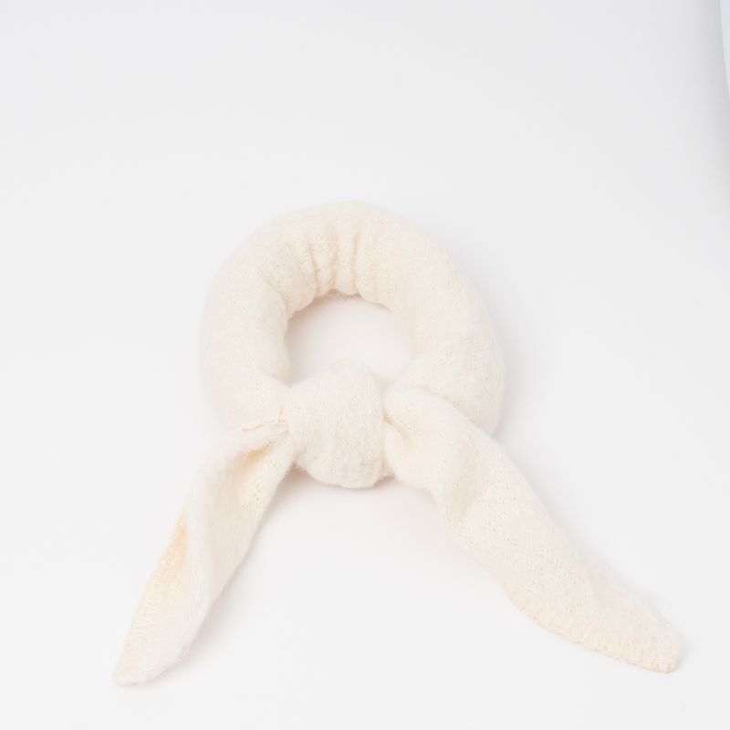 Litet trekantssjal offwhite - 100% akryl - dekorativa stygn - 34x100 cm