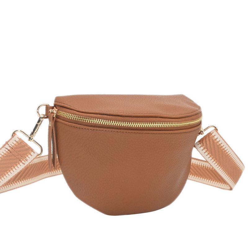 PEPPER bumbag med mønstret rem - cognac