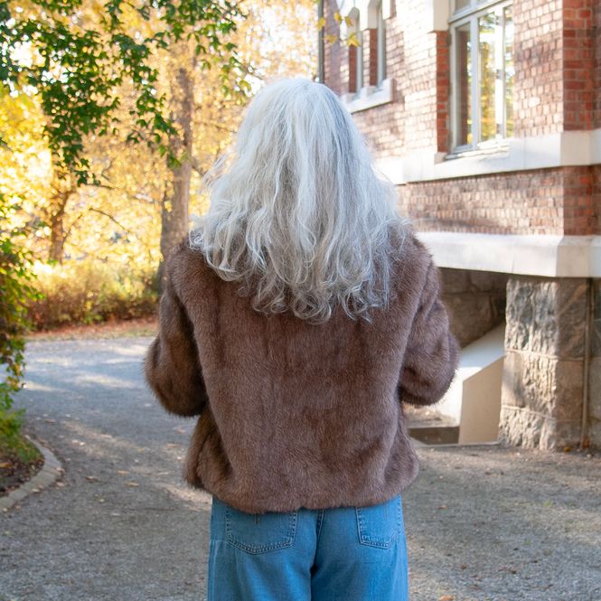 Hovedbilde Fuskpels jakke med stor krage mørk beige