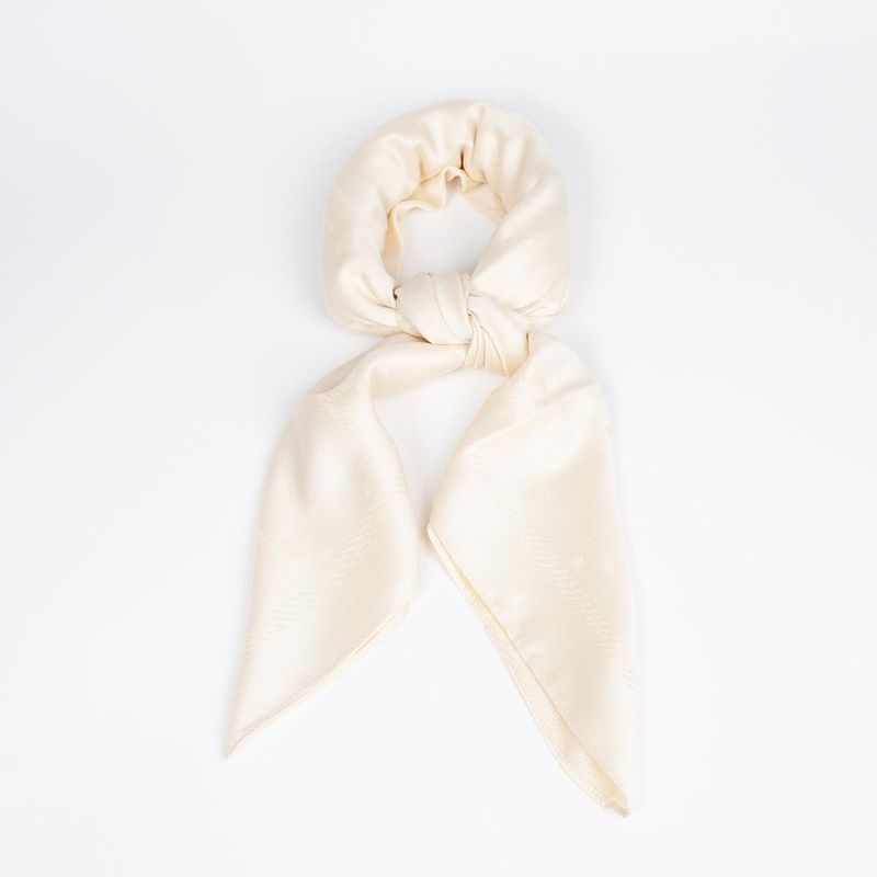 Ens­farget skjerf med glittertråd – silk look i viskose (90 x 90 cm) - butter yellow