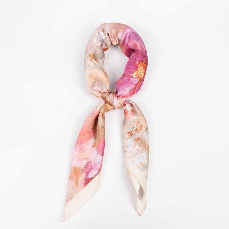 Lite skjerf rosa og beige blomster 70x70 cm