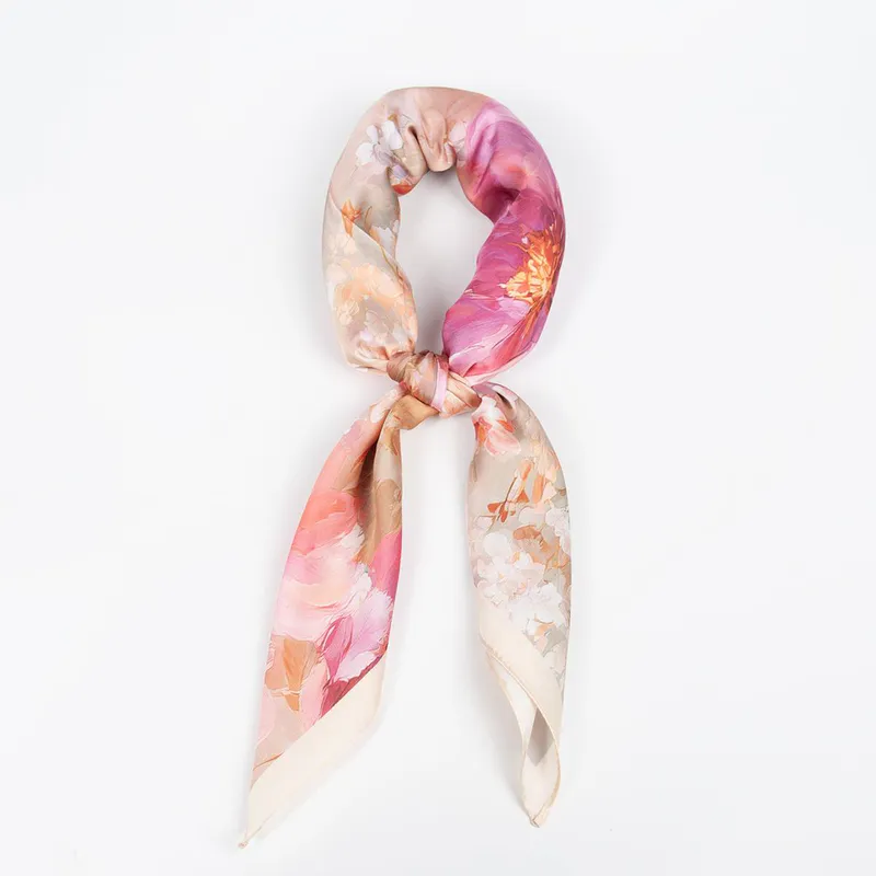 Lite skjerf rosa og beige blomster 70x70 cm
