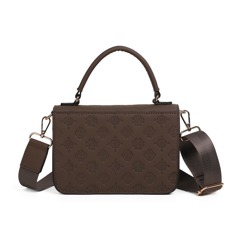 Hillevi clutch brun - stilfull veske i imitert skinn med gullfargede detaljer