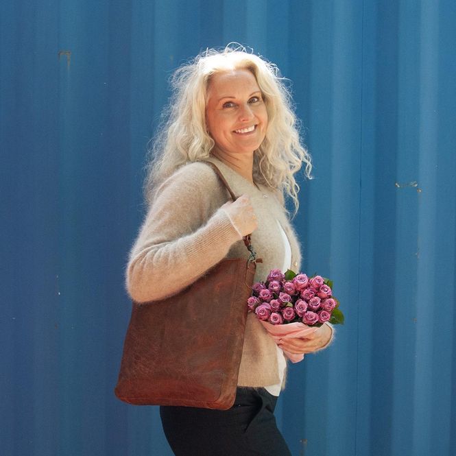 Huvudbild LEA crossväska i läder med dubbelt band - brun
