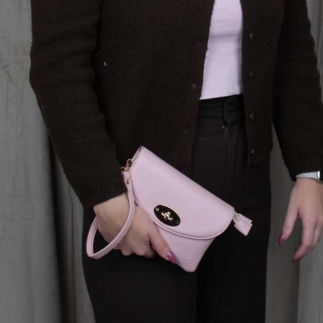 Huvudbild DANIELLE clutch ljus rosa i imiterat skinn