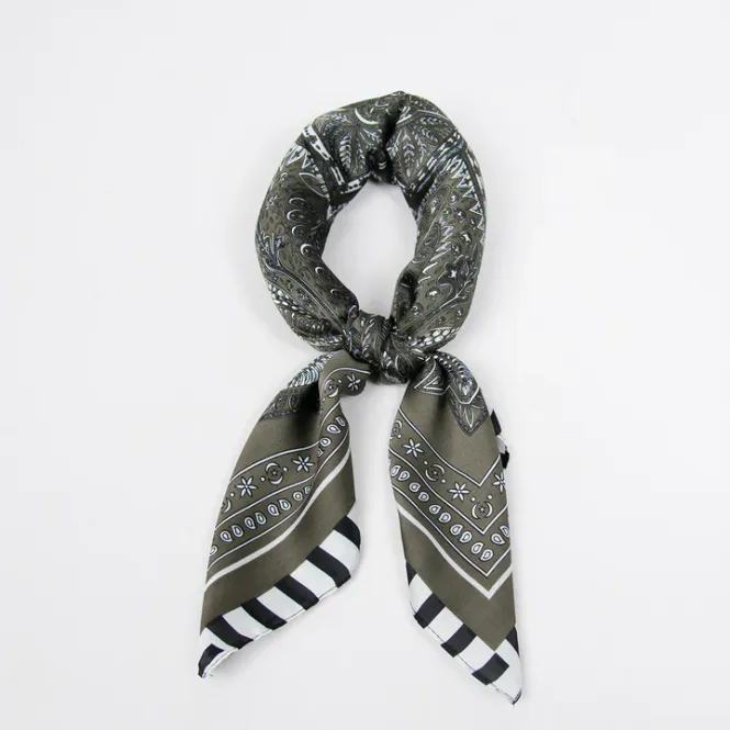 Huvudbild Mönstrad grön scarf 70 x 70 cm – stilren ...