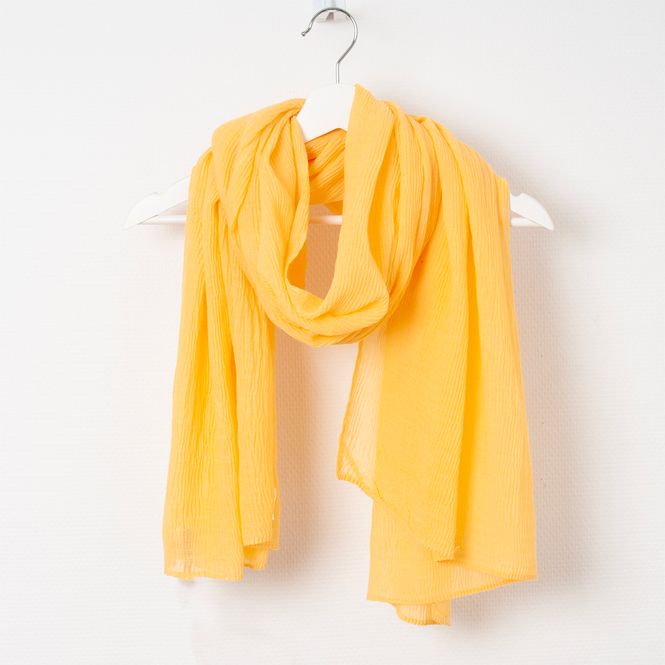 Huvudbild Plisserad scarf i viskostmix - gul